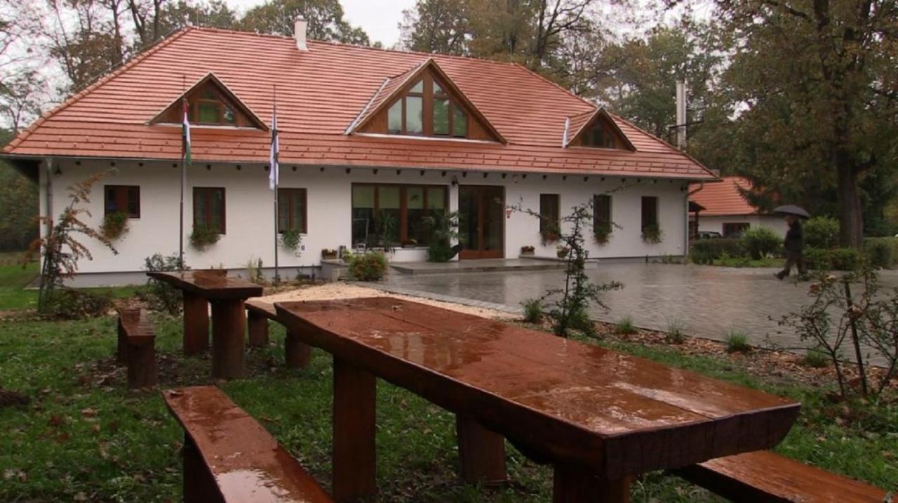 Hodoseri Vadaszhaz Bakonyszentlaszlo المظهر الخارجي الصورة